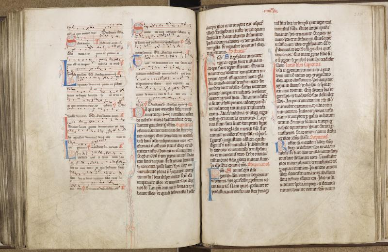 Manuscrit médiéval de musique sacrée de Notre-Dame avec des notes anciennes